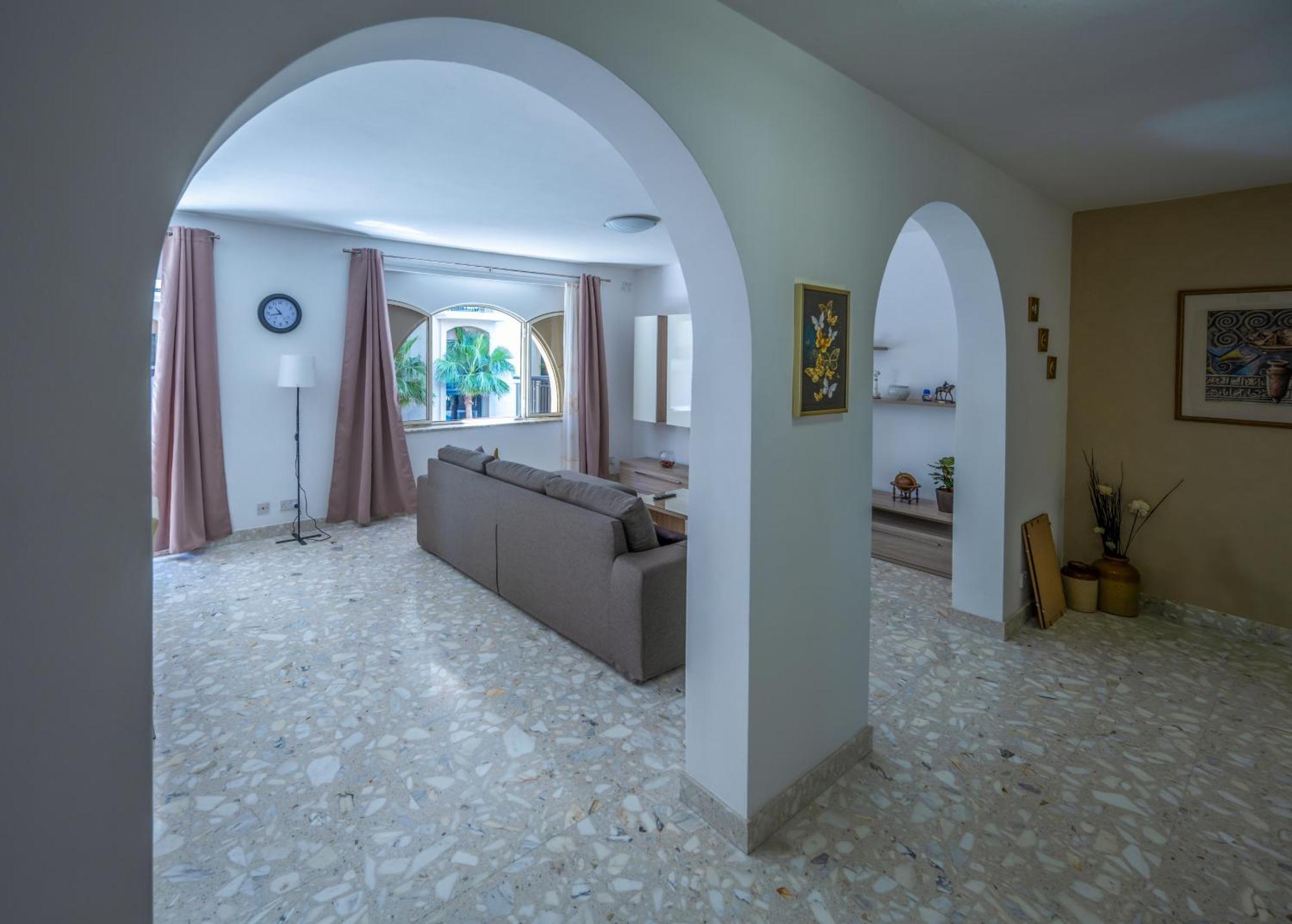Spacious 3 Bedroom Apartment In The Heart Of St Julians Сент Джулианс Экстерьер фото