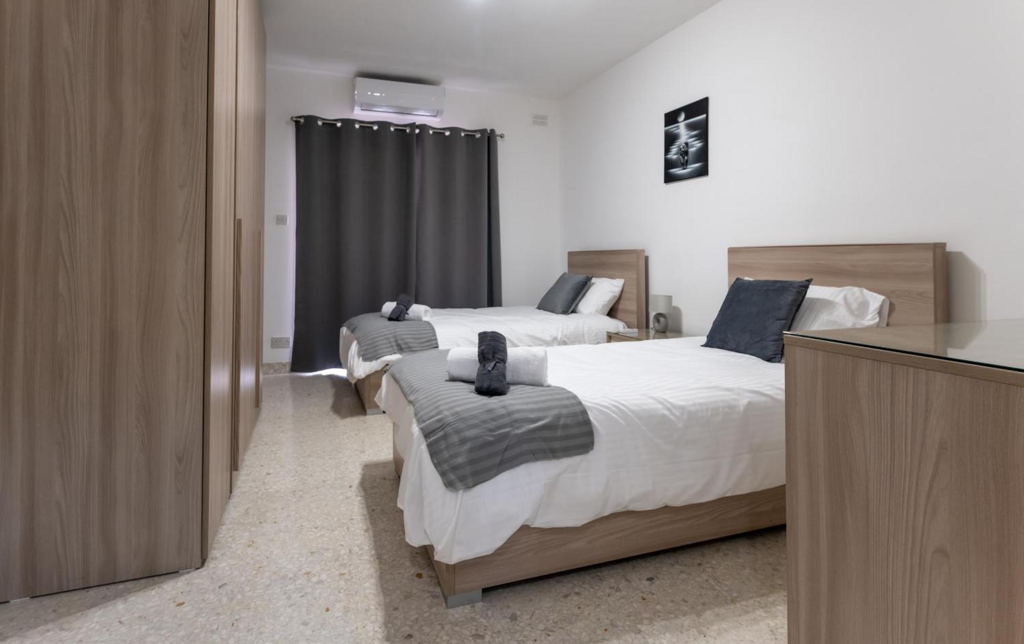 Spacious 3 Bedroom Apartment In The Heart Of St Julians Сент Джулианс Экстерьер фото