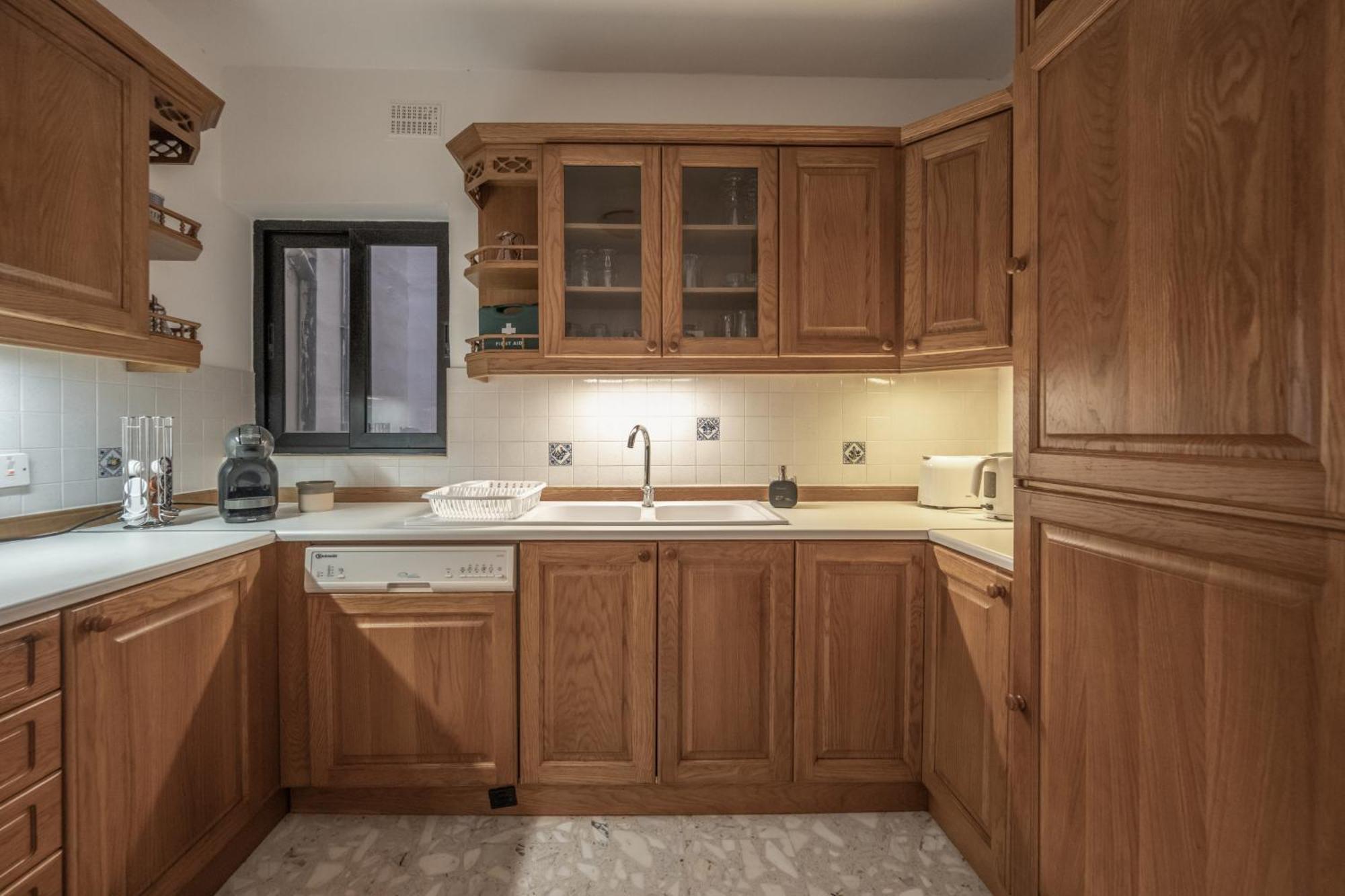 Spacious 3 Bedroom Apartment In The Heart Of St Julians Сент Джулианс Экстерьер фото