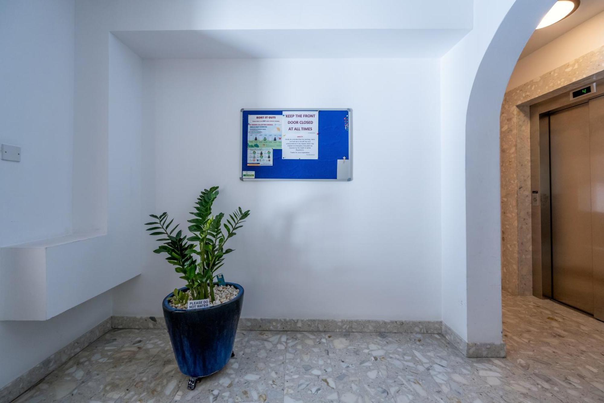 Spacious 3 Bedroom Apartment In The Heart Of St Julians Сент Джулианс Экстерьер фото