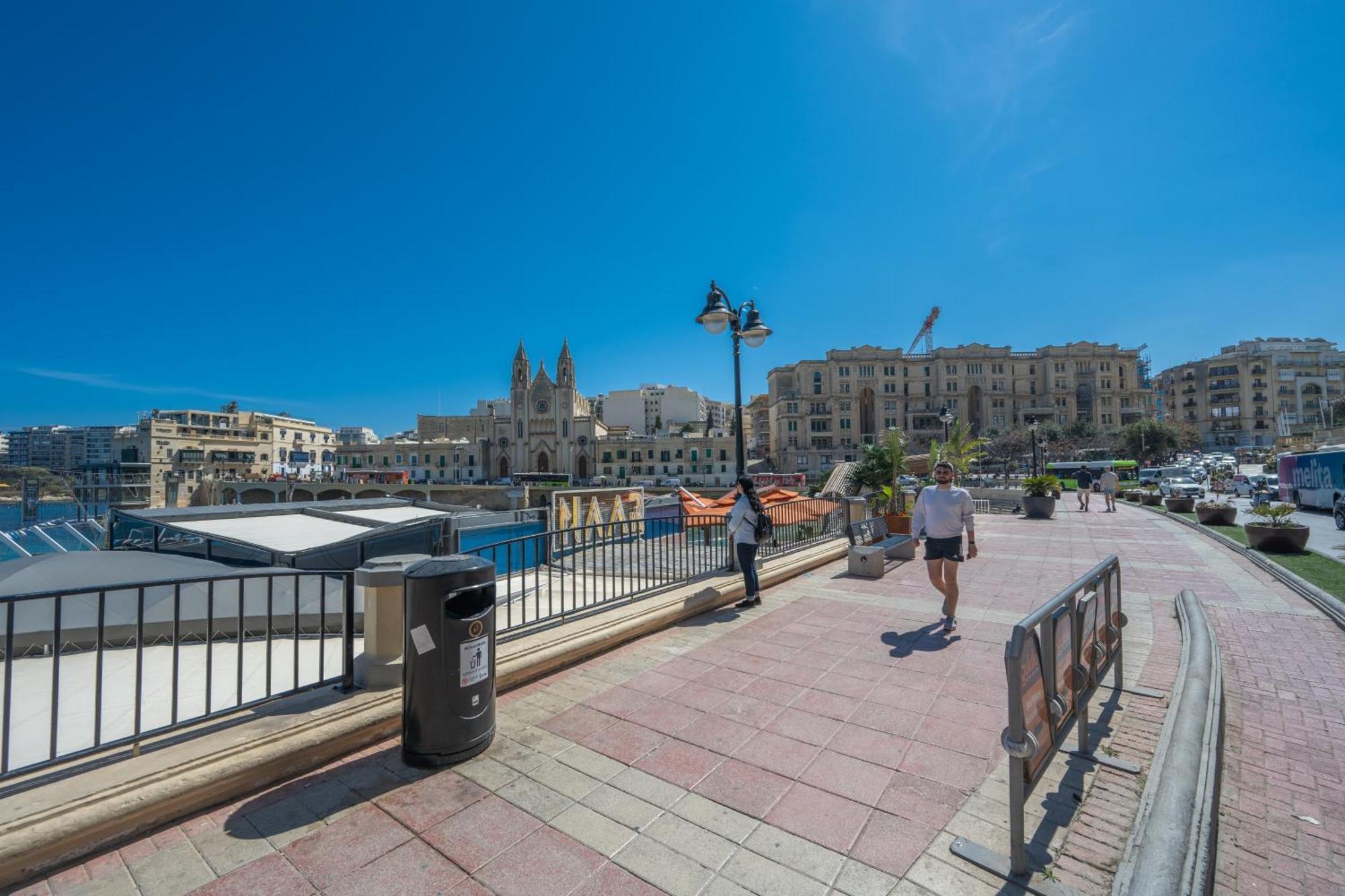 Spacious 3 Bedroom Apartment In The Heart Of St Julians Сент Джулианс Экстерьер фото